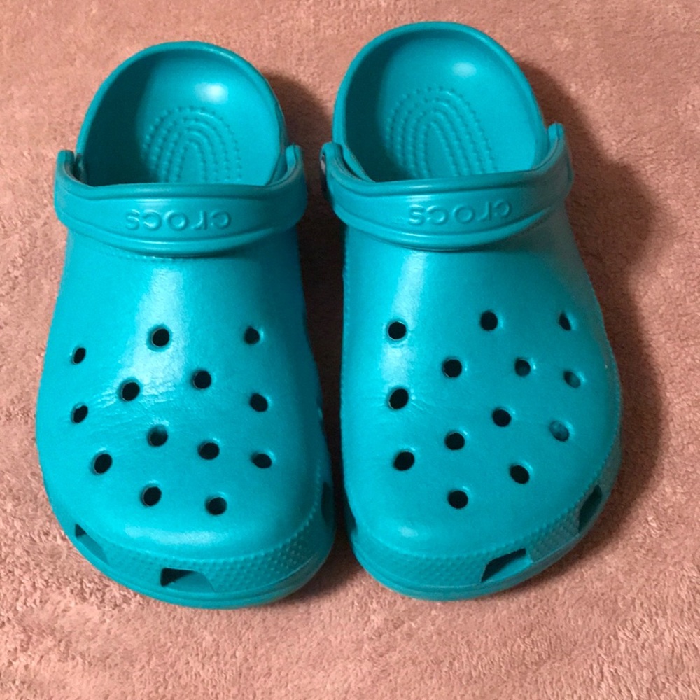PreOwned Authentic Crocs M6/W8